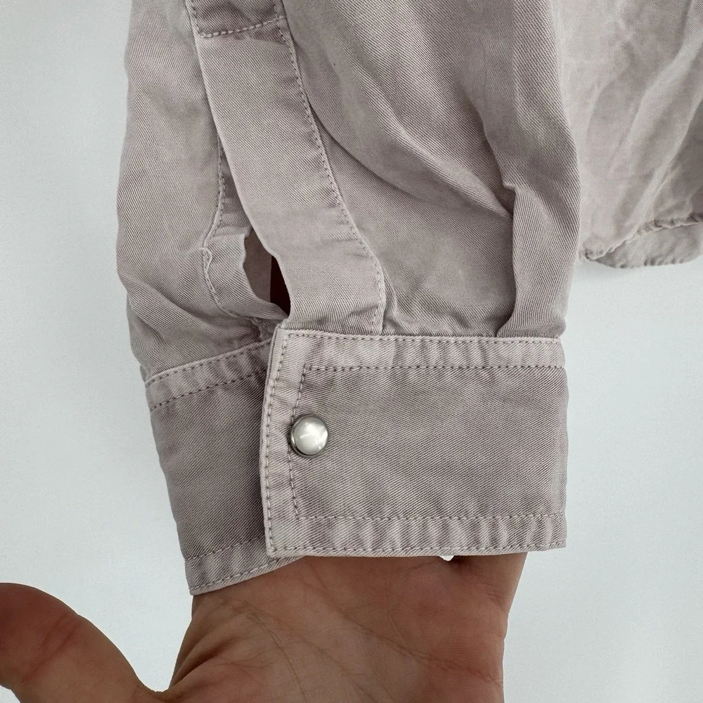 Anthropologie‎ Holding Horses Size Med Dimanche Pearl Button Up Chambray Blouse